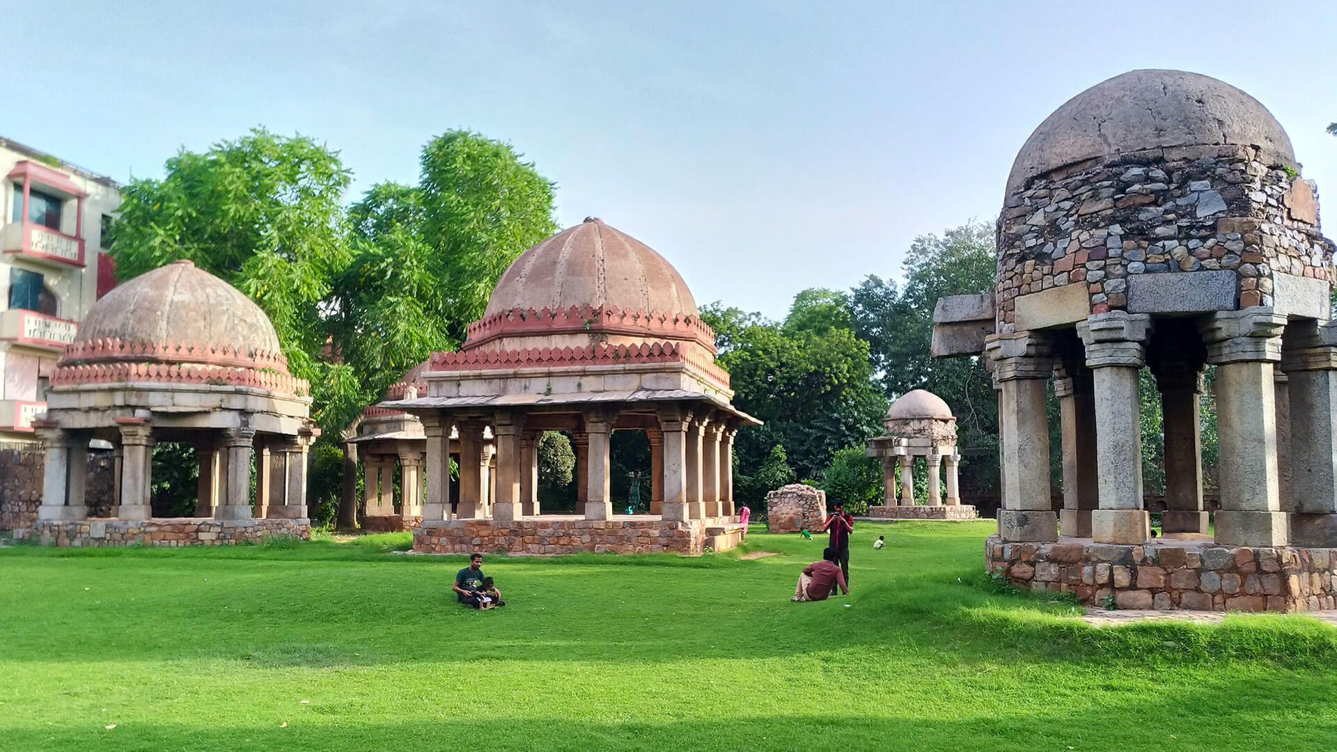 Hauz_khas_village_Attractions