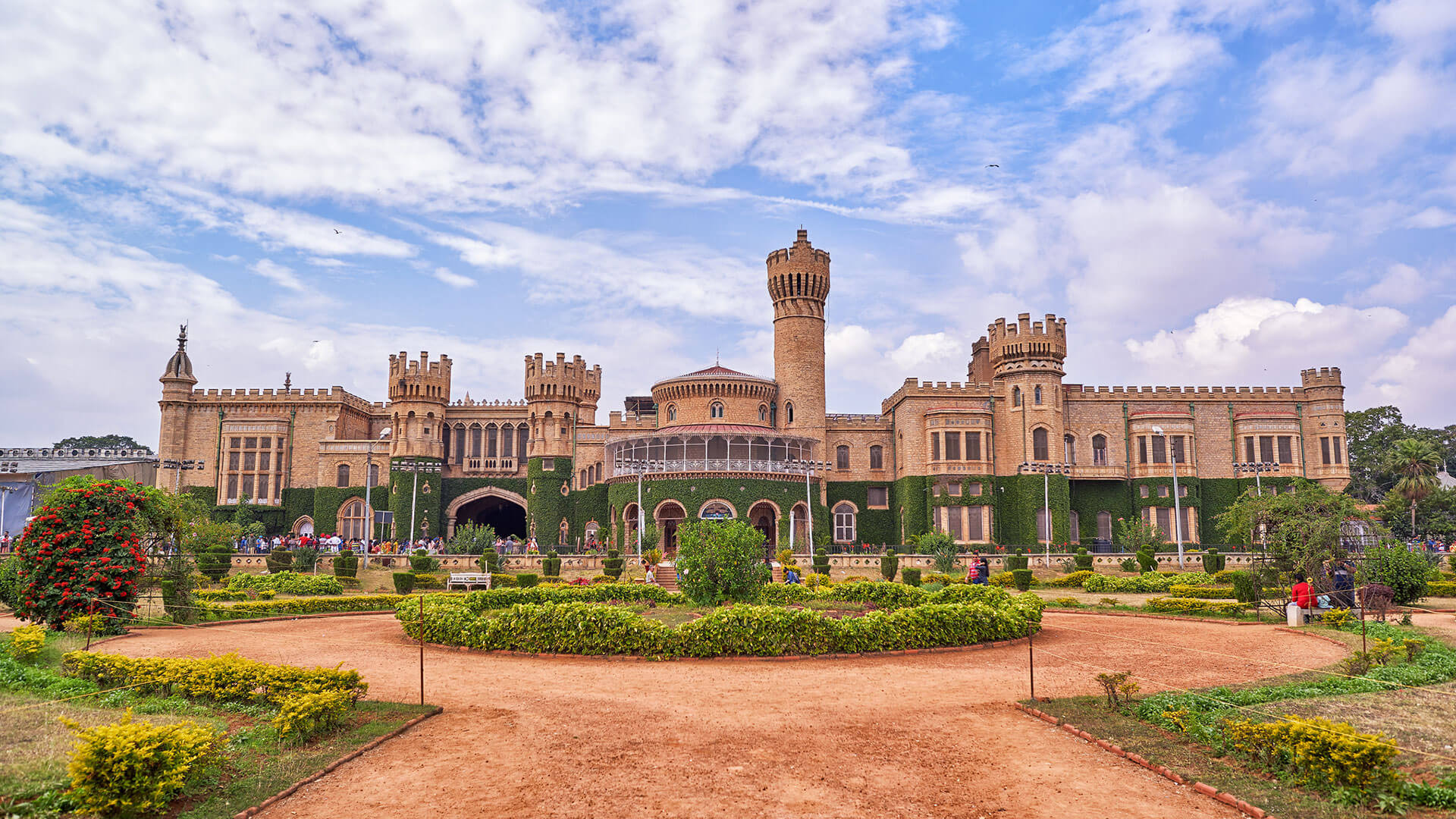 places to visit near bangalore palace