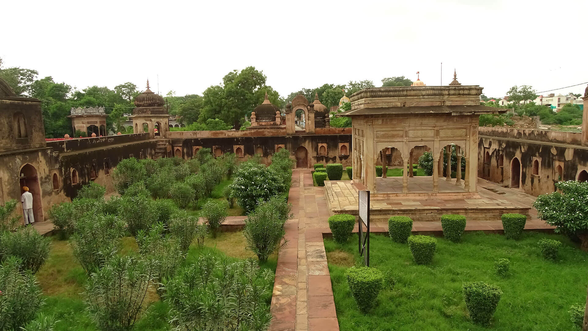 Cenotaph_Of_Raja_Gangadhar_Attractions