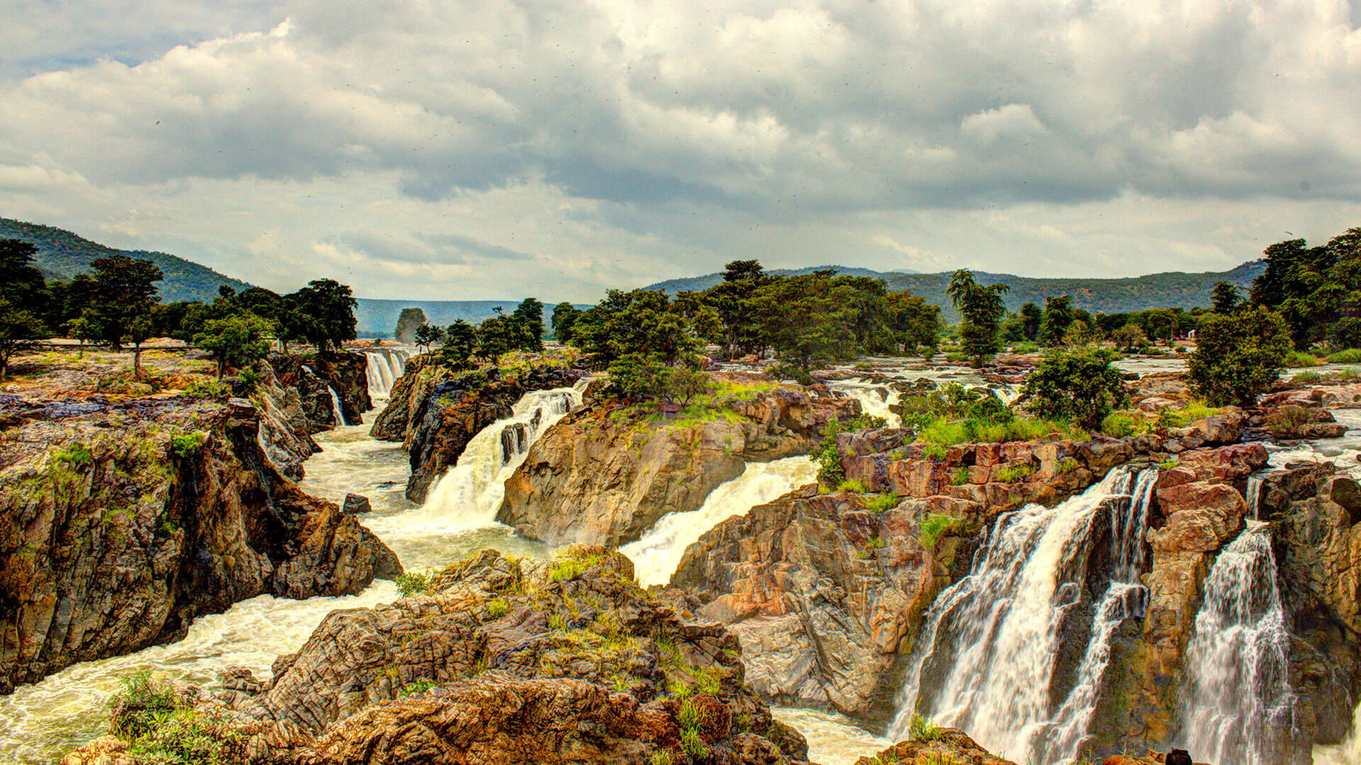 hogenakkal near tourist places