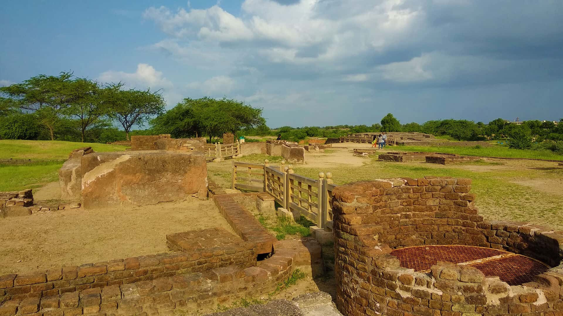 Lothal_Attractions-min