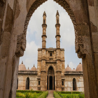 Jhulta_Minar_Attractions