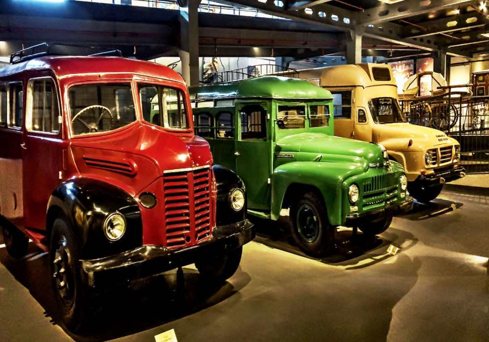 Heritage Transport Museum in Bilaspur Chowk, Gurgaon is the best place for you to be. 