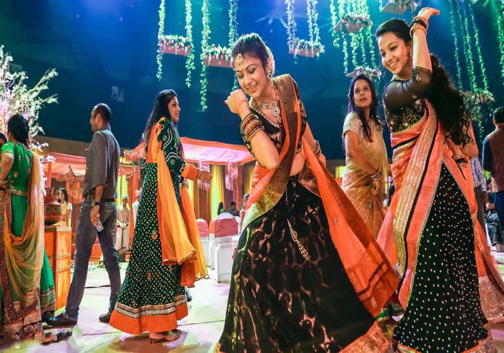 Dandia trend adds wings to the tradition, experience it to believe Dandia trend adds wings to the tradition, experience it to believe