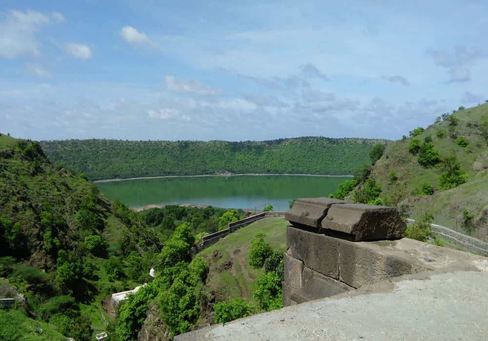 بحيرة لونار في ولاية ماهاراشترا