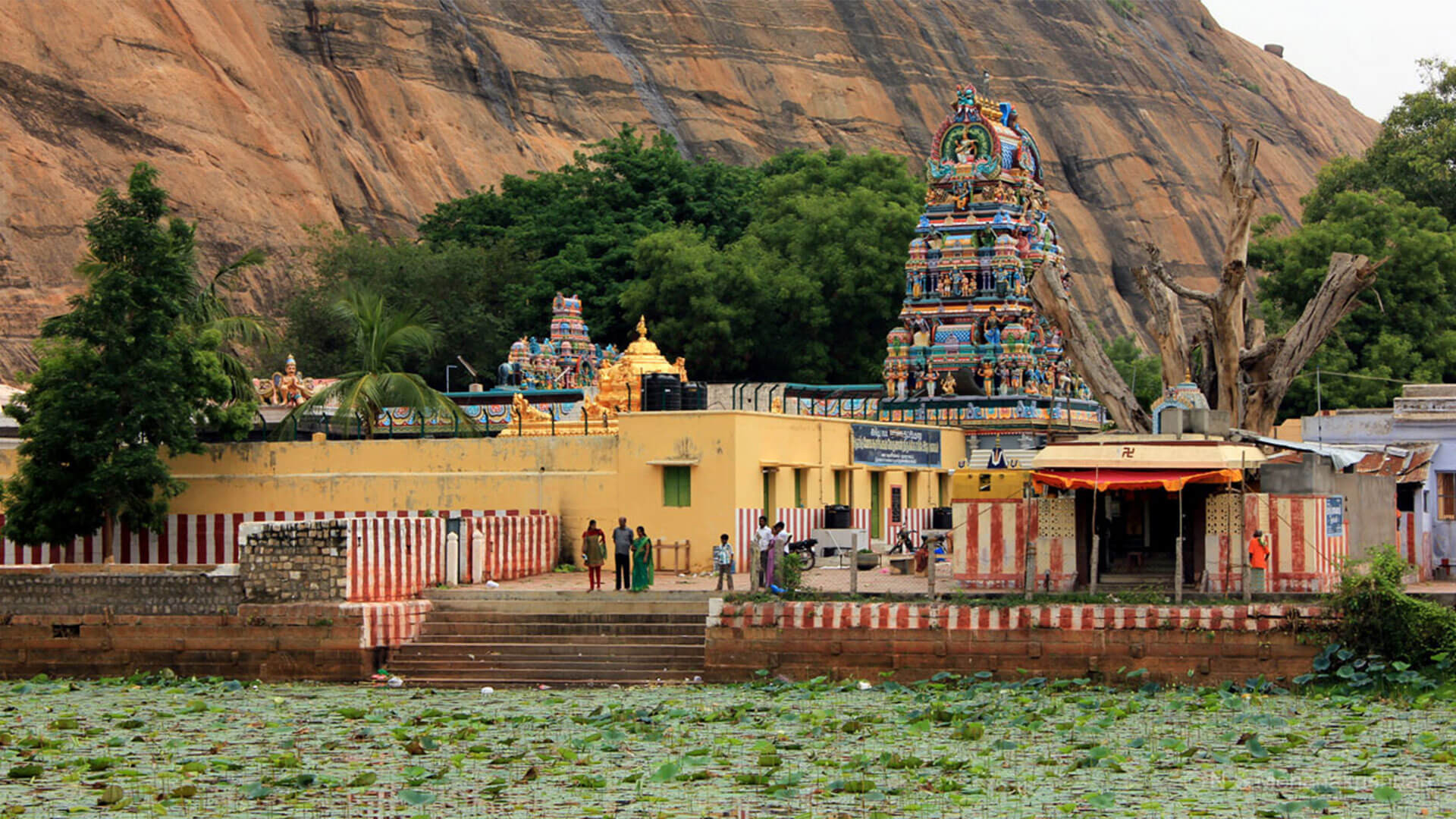 tourist places near madurai station