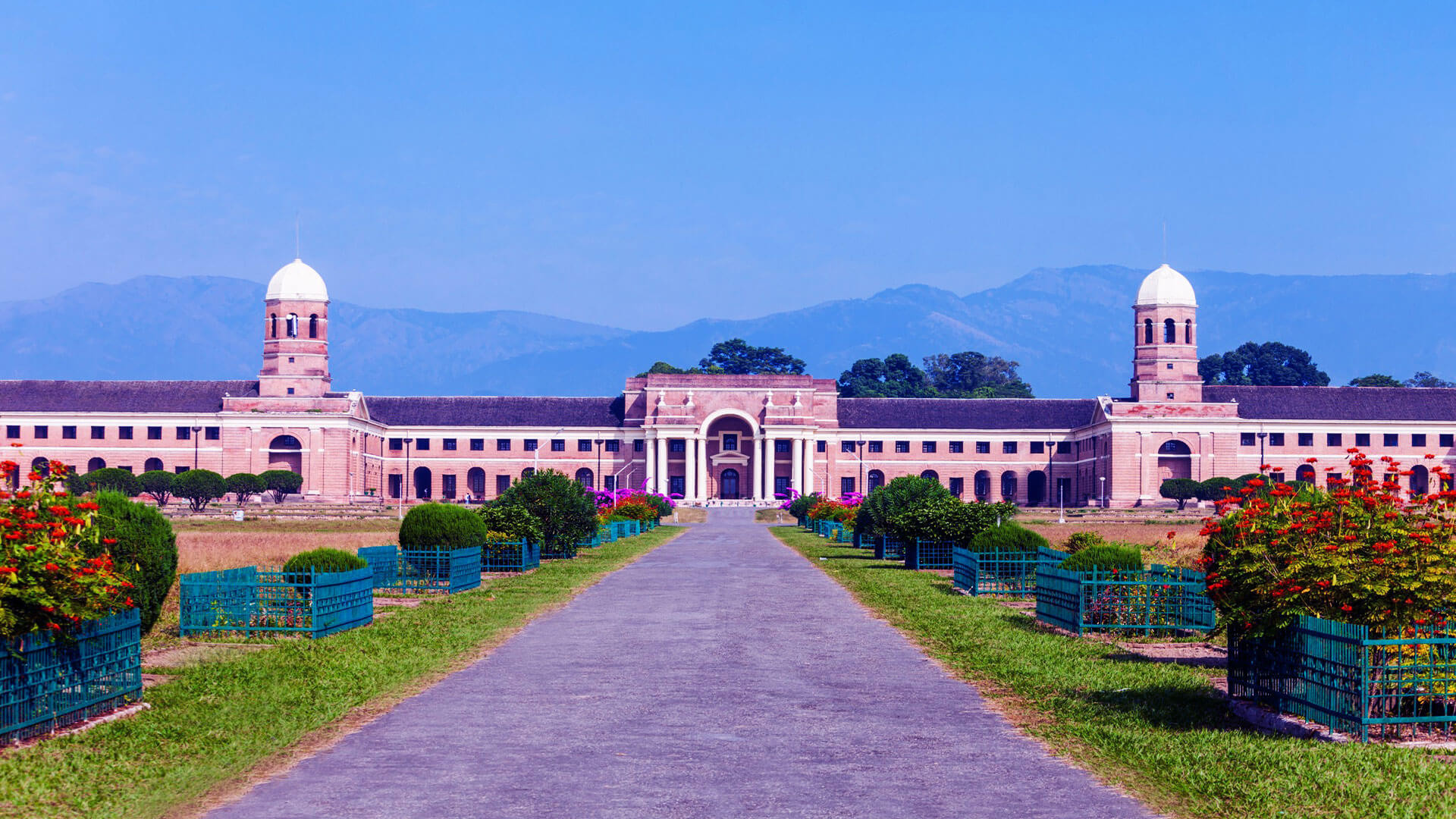 dehradun tourist place in india