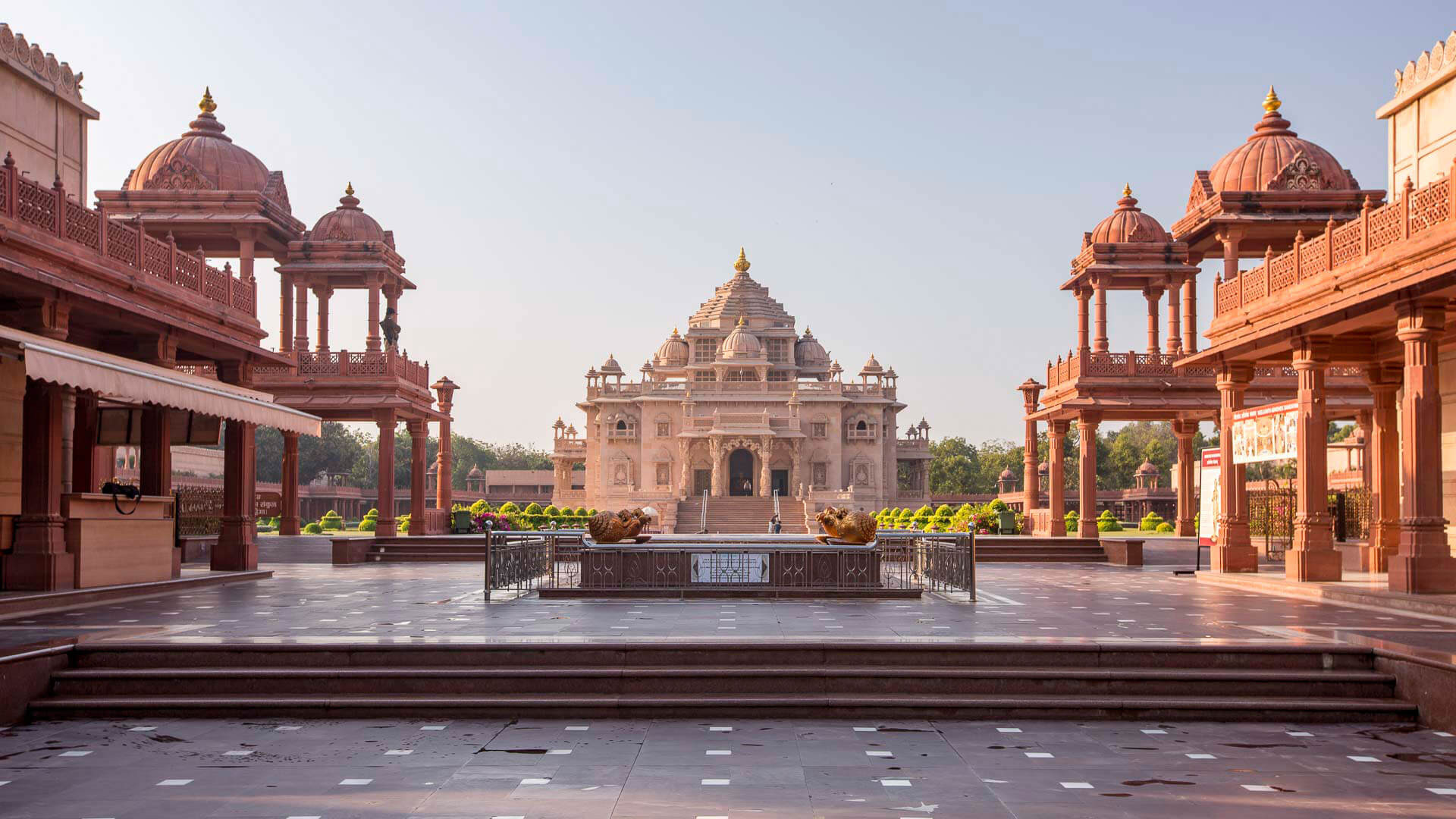 tourist places around gandhinagar gujarat