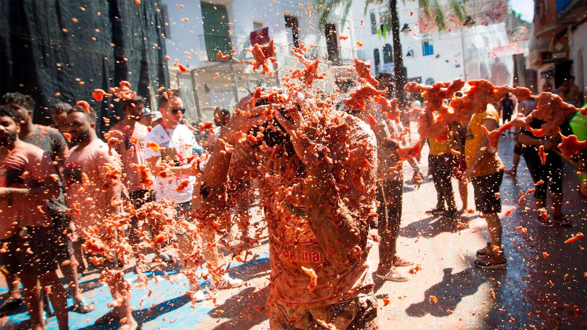cultural gully holi y la tomatina