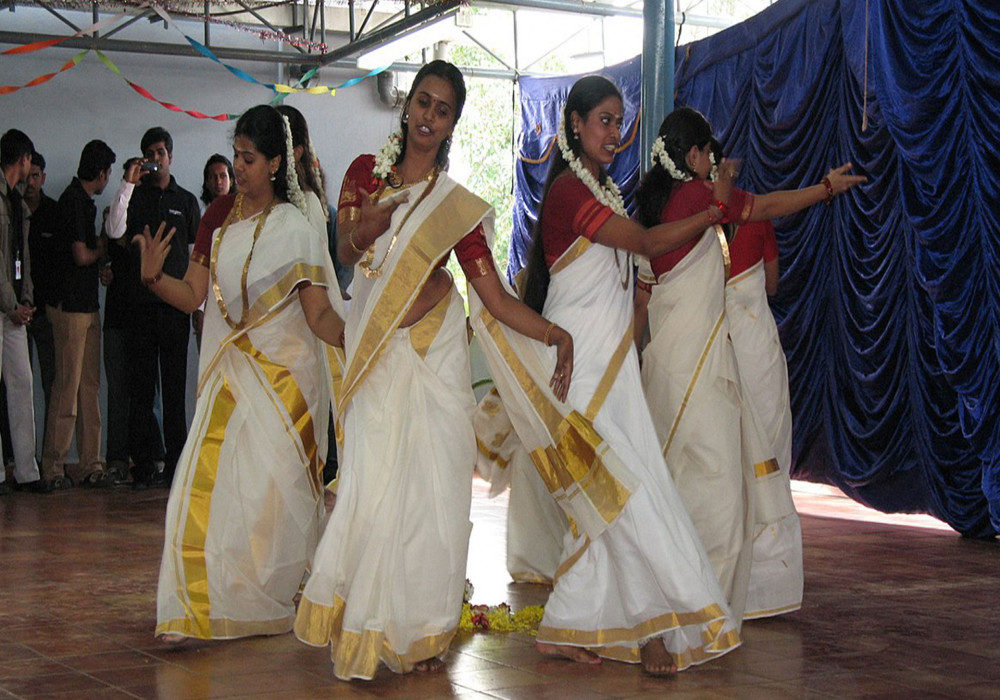 Kerala Tourism : History, Culture, Tradition, Food, Hotels, Flight, Art and  Handicrafts | Adotrip.com